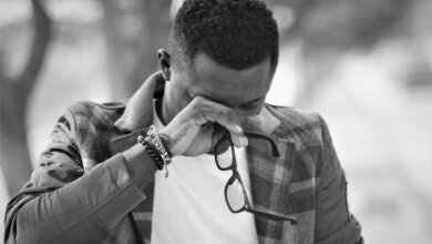 crying african man 4670799 1280